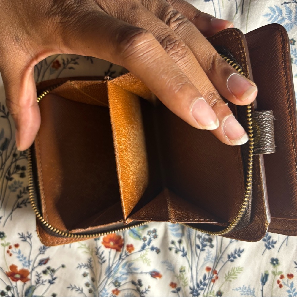 Louis Vuitton Mono Wallet - Picture 7 of 8
